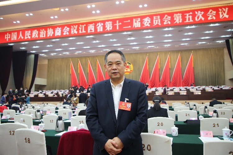 江西省政協(xié)委員、南昌大學第一附屬醫(yī)院副院長樂愛平